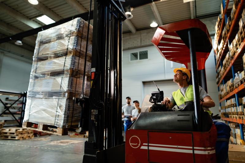 Benefícios das plataformas de carga em operações logísticas